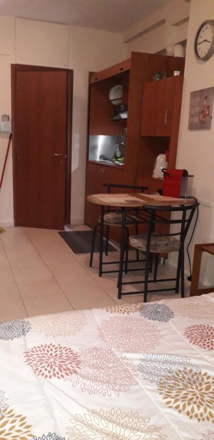 Central Bright Studio With Balkony Apartman Szaloniki Kültér fotó